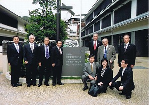 平成25年11月12日　厚生労働環境委員長として、京都府立医科大学を視察